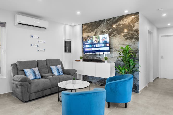 Private Home/ Prime Location/ In-unit Laundry - Aruba