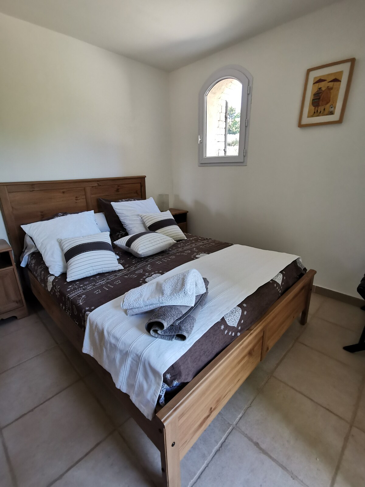 Spavaća soba  s krevetom 140 x 200, ormarom i noćnim ormarićima