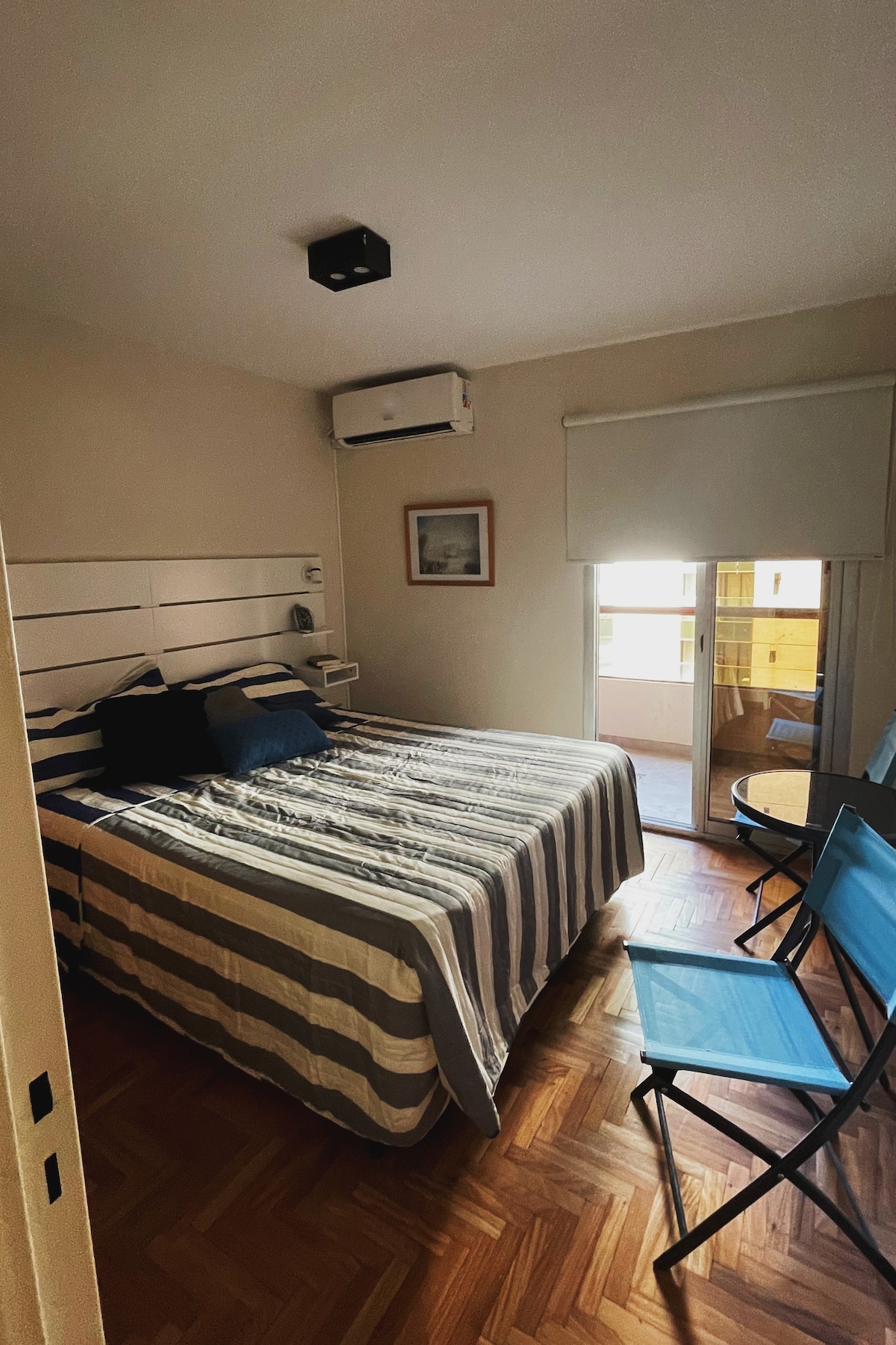 Queensize-Bett 1,60 x 2 Meter. Super bequem. Hochwertige Bettwäsche, 100 % Baumwollbettwäsche. 