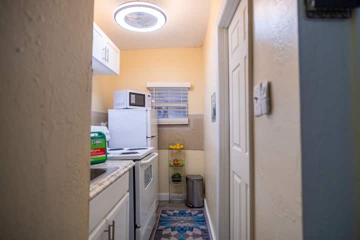 Hidden Gem. Luxe 1br W/patio - Cutler Bay, FL