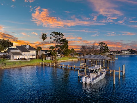 Waterfront Home - Dock & Pool