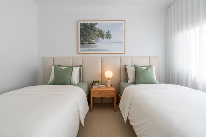 Два брачни кревета