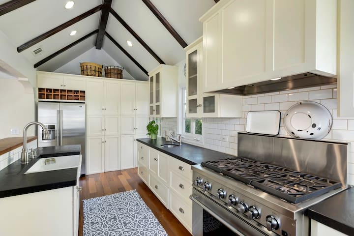 Amazing Tudor House UCLA