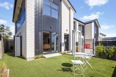 Spacious 3-BR House with Garage on Oliver Place