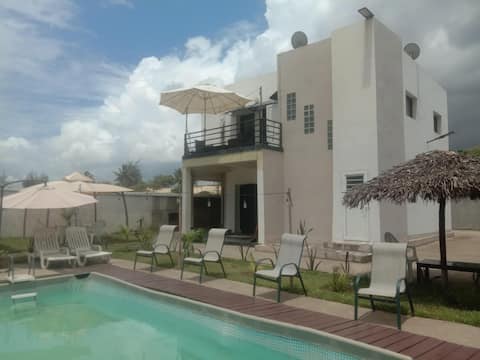 Villa Aaray is located in Vohitsara with sea views