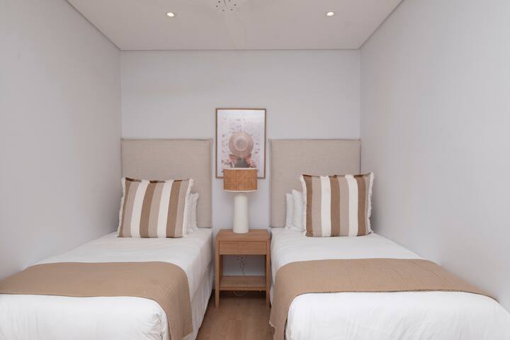 Sea View / SmartTV / Promenade / Free Parking gallery image 5