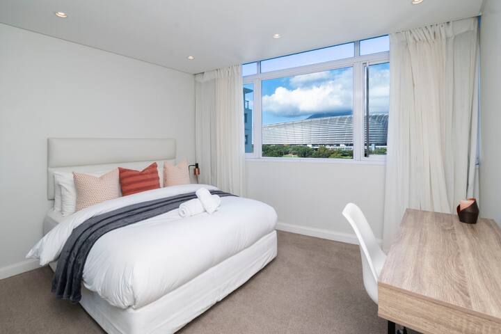 King & Queen Bed / Sea View / Promenade/ Fast Wifi gallery image 5