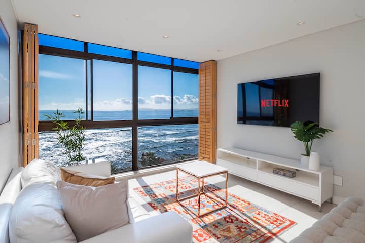 King & Queen Bed / Sea View / Promenade/ Fast Wifi - Camps Bay