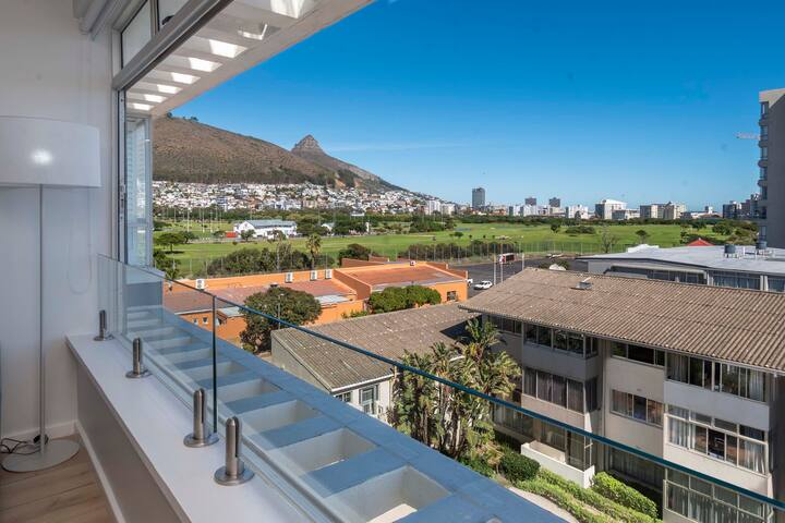 2 Queen Bed / Sea Views / Promenade / Fast Wifi gallery image 3