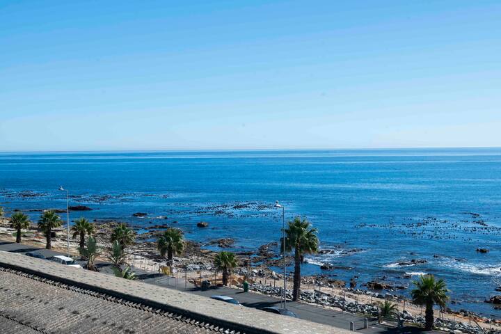 2 Queen Bed / Sea Views / Promenade / Fast Wifi gallery image 4