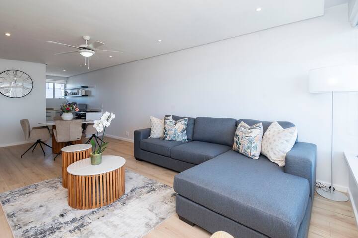 2 Queen Bed / Sea Views / Promenade / Fast Wifi gallery image 5