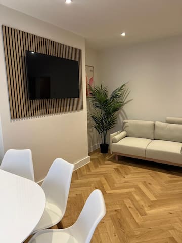 Stylish London Bridge Flat