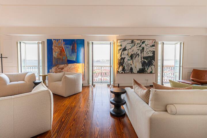 Luxurious penthouse apartment overlooking Lisbon