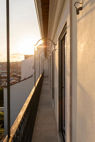 Luxurious penthouse apartment overlooking Lisbon gallery image 4