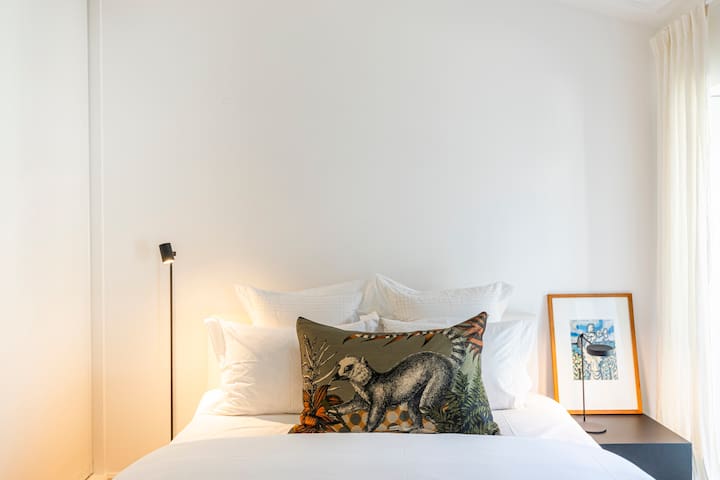 Luxurious penthouse apartment overlooking Lisbon gallery image 3