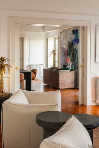 Luxurious penthouse apartment overlooking Lisbon gallery image 2