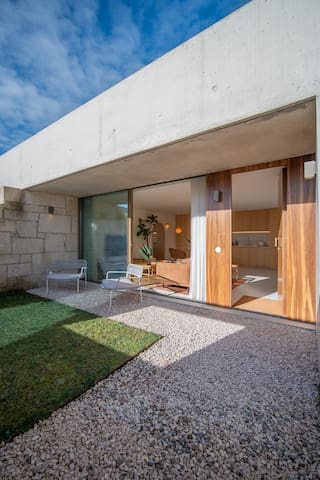 The Vermillion – Private Garden + Pool Access