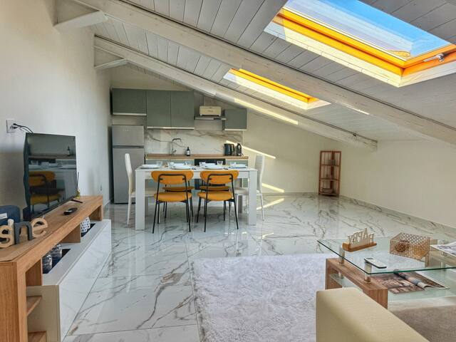 • City Center • Luxury apartment with Jacuzzi