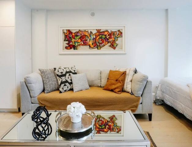 Heart of Downtown Vancouver gallery image 2