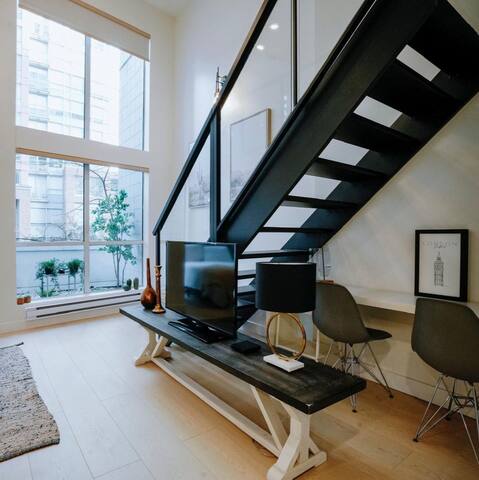 Heart of Downtown Vancouver gallery image 5