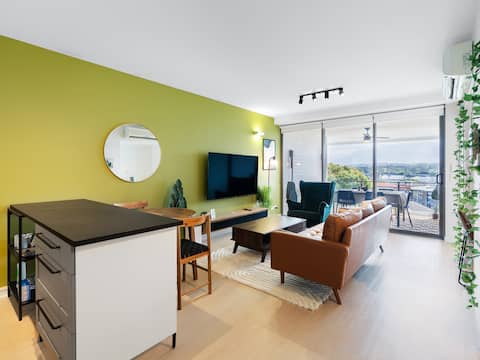 Modern & Stylish Apt w/ Large Balcony & Parking!