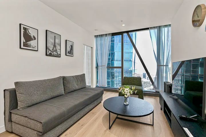 Luxury 2br Apartment Level 62 With Sea View In Cbd - Melbourne