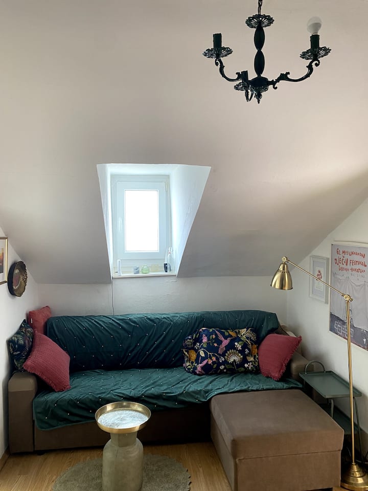 Artsy Small Attic Apartment - Šibenik