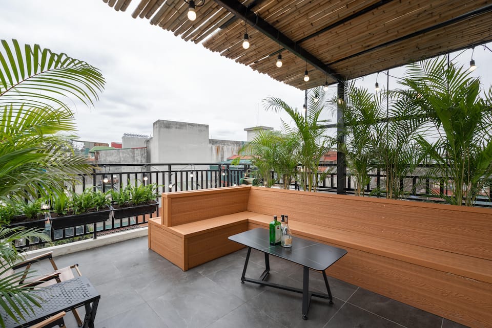 Top-earning Airbnb listing in Hoàn Kiếm, 6 bedrooms