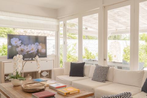 The Beach House Sandy Bay - Two Bedroom Villa