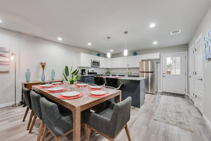 Happy big Home with 2 living area near Stockyards gallery image 5