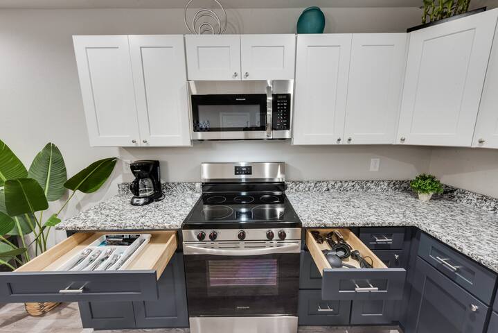 Happy big Home with 2 living area near Stockyards gallery image 4