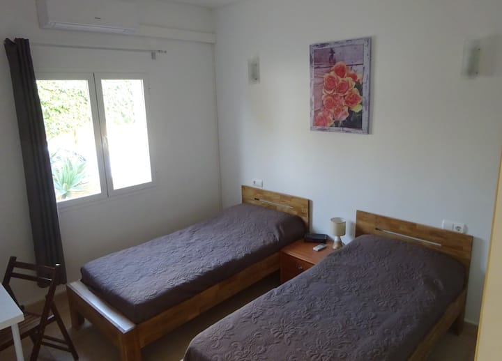 Chumba cha kwanza cha kulala: ghorofa ya chini 