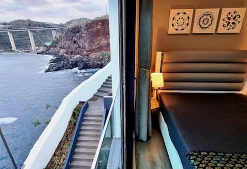 Magnificent Oceanfront Luxury • AC & Free Parking