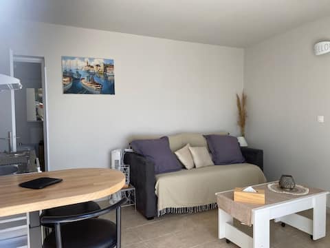 Popular Airbnb listing: Aigues-Mortes air-conditioned studio in Aigues Mortes