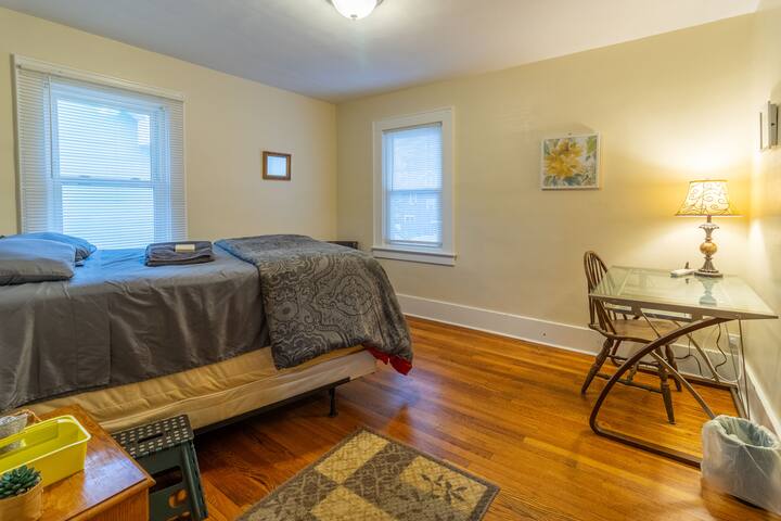 Scholars’ Stay – Sleeps 10 by Campus gallery image 5