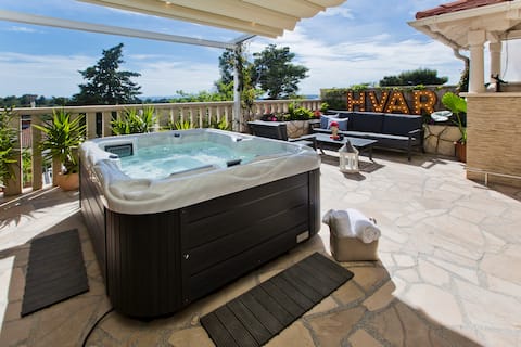 Private Jacuzzi & Outdoor Kitchen + Breakfast