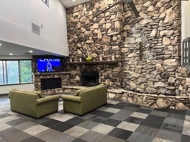 University Inn at San Luis Obispo managed Airbnb listing 2
