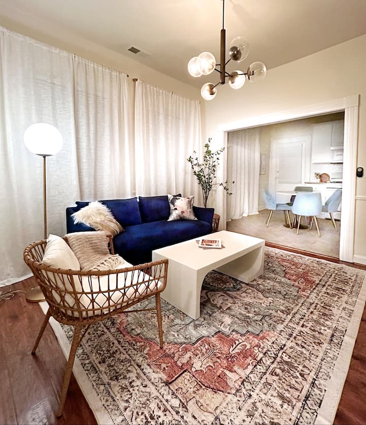 Bright And Airy In Midtown - Sacramento