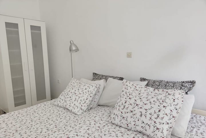 Studio Sofia  - Cozy place at Villa Panagos, with two singlebeds, that can easily be made to a doublebed. Double matress.