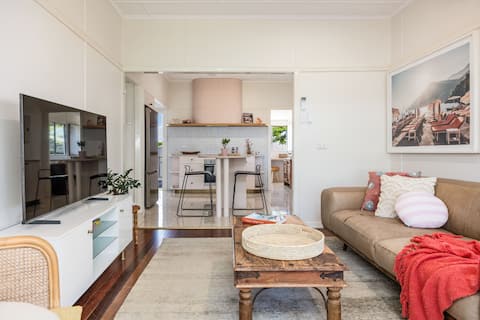 Blush Beach Shack/ Central/ Funky/ Stones throw to