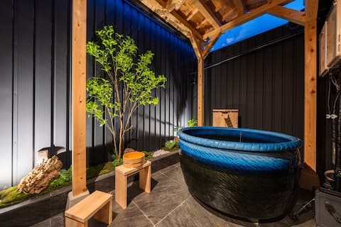 Relax in the open-air bath/7 beds/11 minutes to USJ/located in a shopping district