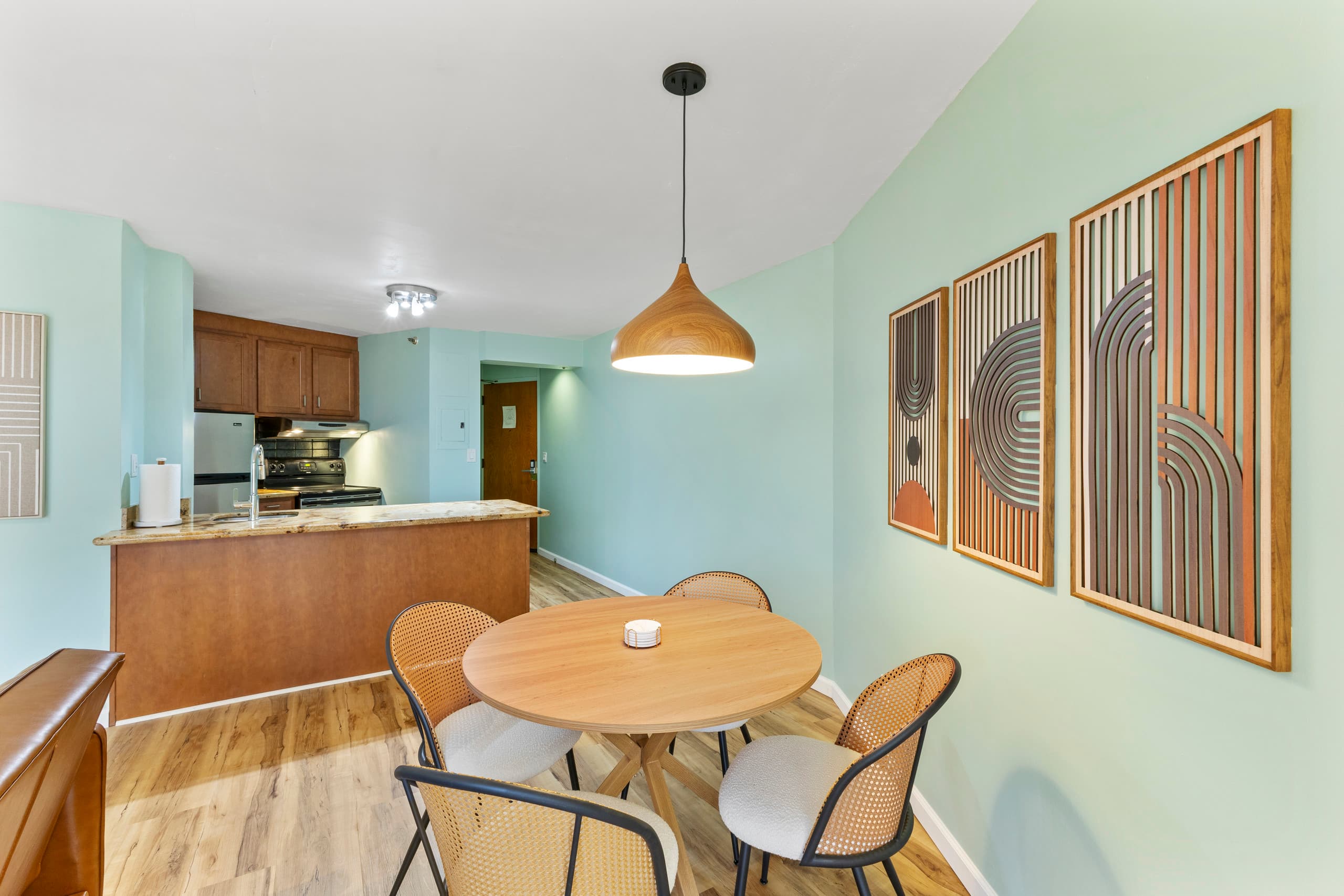 Free Parking! Partially Renovated 1BR in Downtown - Image 11