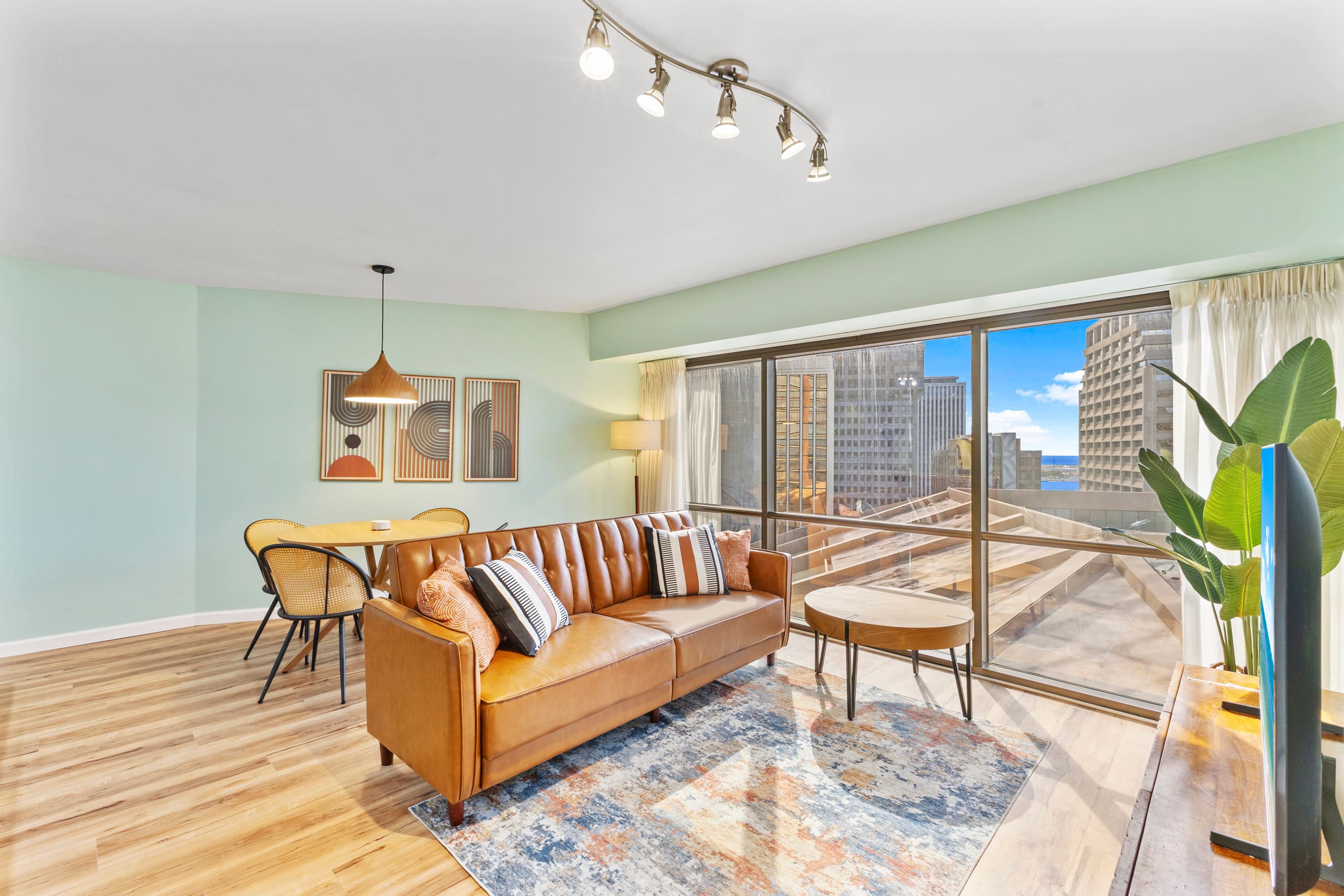Free Parking! Partially Renovated 1BR in Downtown - Image 9