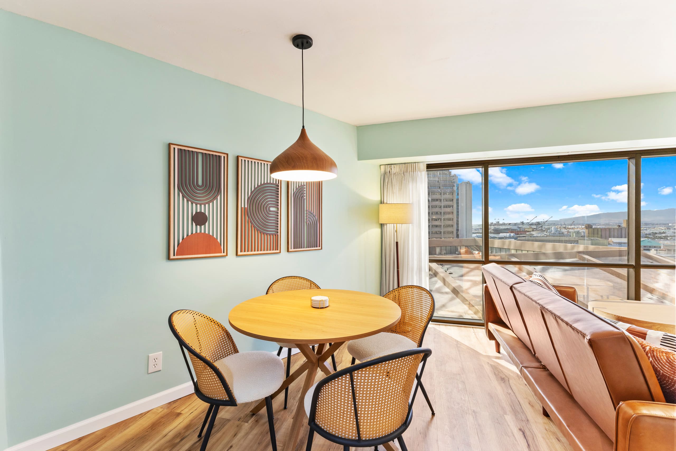 Free Parking! Partially Renovated 1BR in Downtown - Image 10