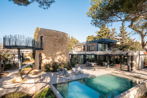 The sublime Villa du Moulin with sea view