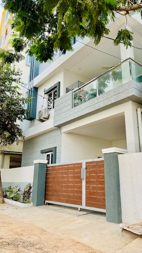 Luxurious Triplex 3BHK Villa+HomeTheater In IT HUB