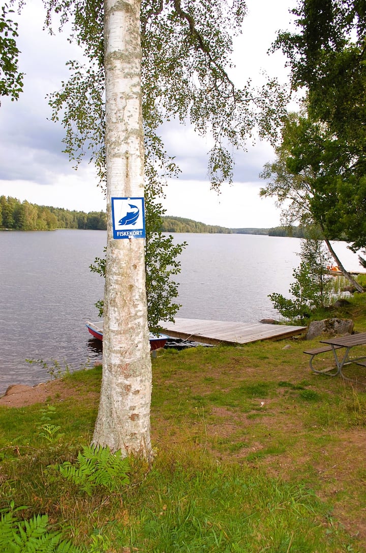 Läge Direkt Vid Sjön Loren, Roddbåt O Bastu - Ödeshög