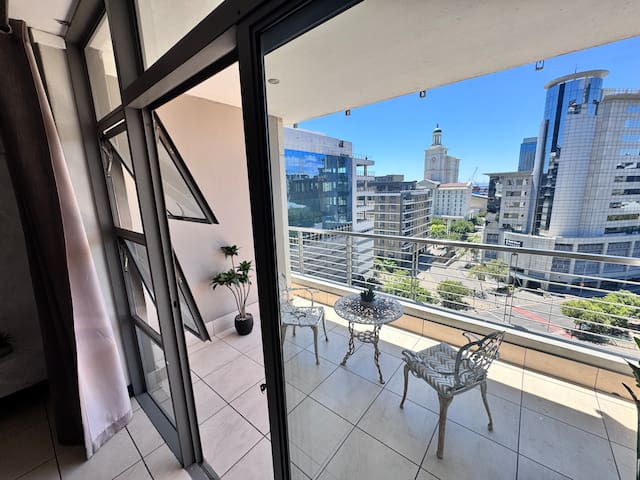 Icon Luxury Apartment – 815 gallery image 2