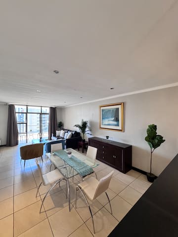 Icon Luxury Apartment – 815 gallery image 3