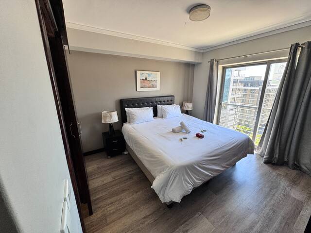 Icon Luxury Apartment – 815 gallery image 4